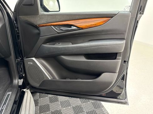 Used 2015 Cadillac Escalade 4WD image 27
