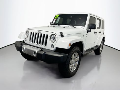 Used 2017 Jeep Wrangler Unlimited Sahara w/ Dual Top Group AWD/4WD image 10