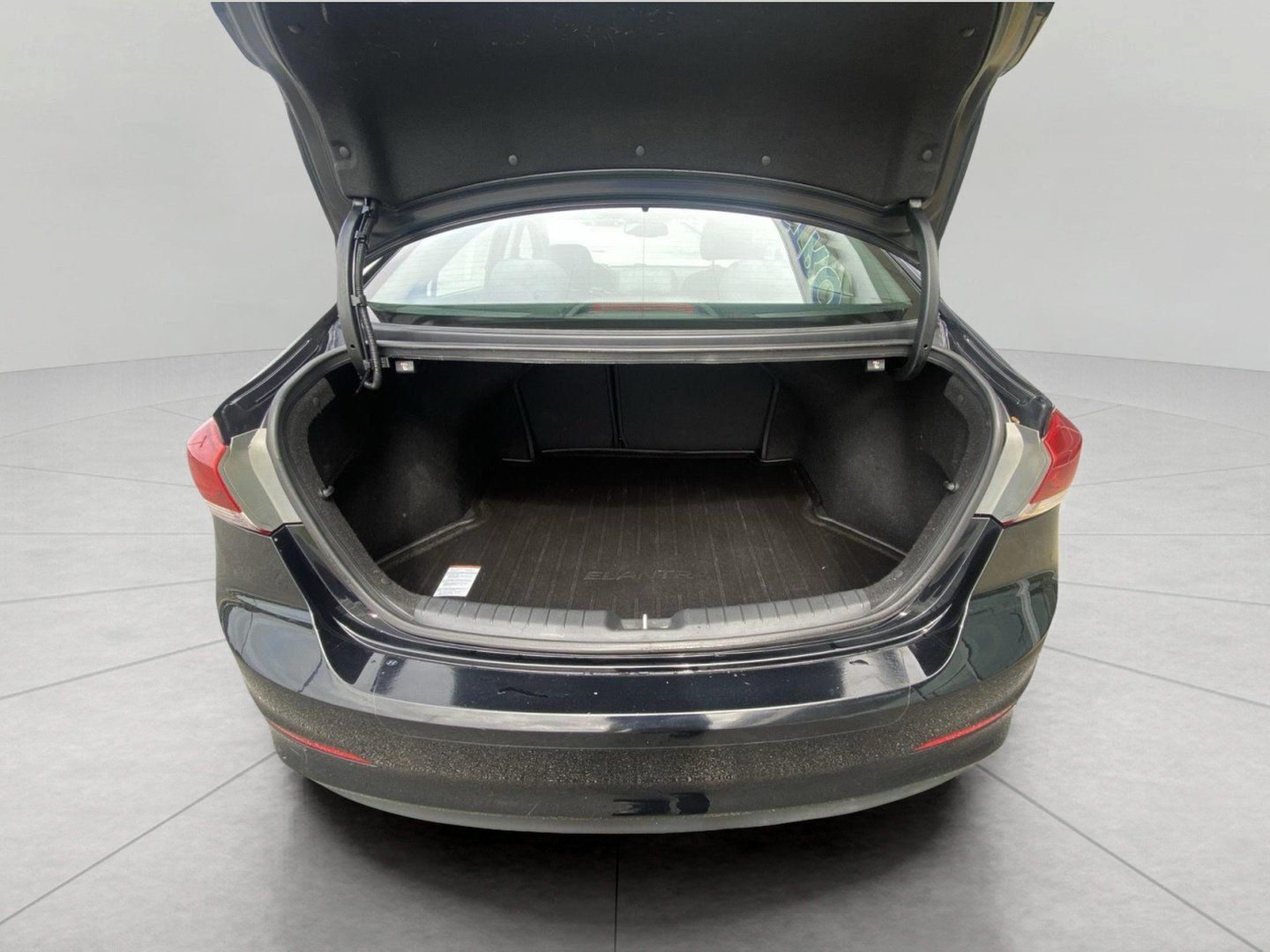 Used 2017 Hyundai Elantra Limited FWD image 9