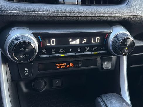 Used 2022 Toyota RAV4 XLE AWD/4WD image 27