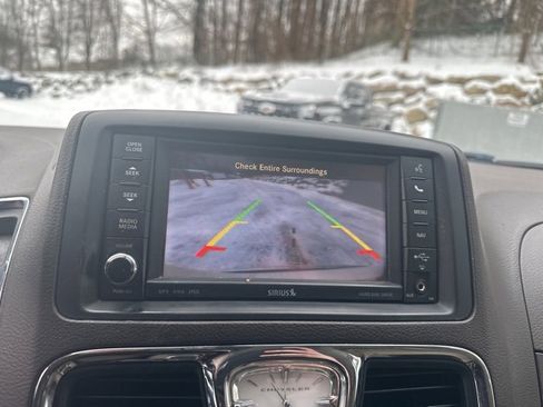 Used 2013 Chrysler Town & Country Limited w/ Luxury Group image 22