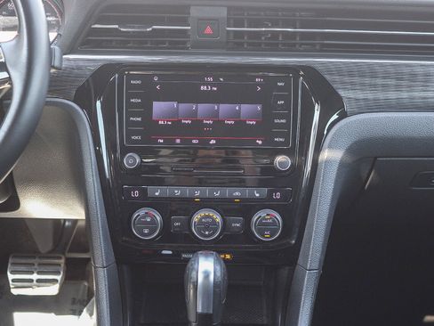 Used 2021 Volkswagen Passat 2.0T R-Line image 14