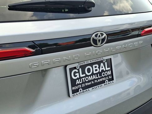 Used 2024 Toyota Grand Highlander AWD Hybrid image 29