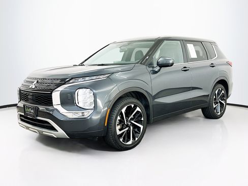 Used 2024 Mitsubishi Outlander SE image 3