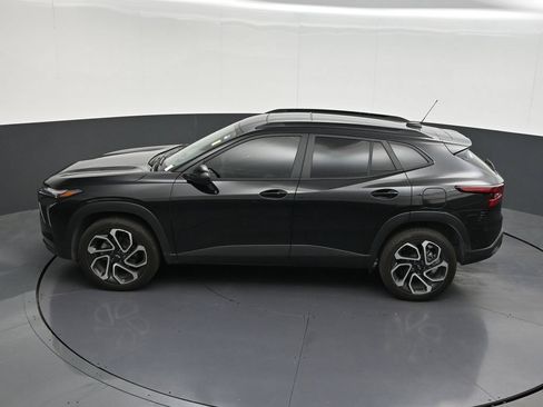 Used 2025 Chevrolet Trax RS w/ Sunroof Package FWD image 17