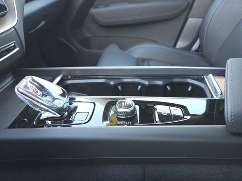Certified 2026 Volvo XC60 T8 Ultra image 34