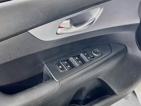 Used 2023 Kia Forte LXS w/ LXS Technology Package FWD image 17