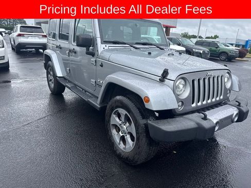 Used 2017 Jeep Wrangler Unlimited Sahara w/ Connectivity Group AWD/4WD image 3