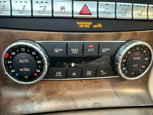 Used 2017 Mercedes-Benz SL 550 image 37