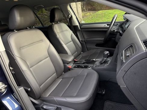 Used 2015 Volkswagen Golf TDI S image 12