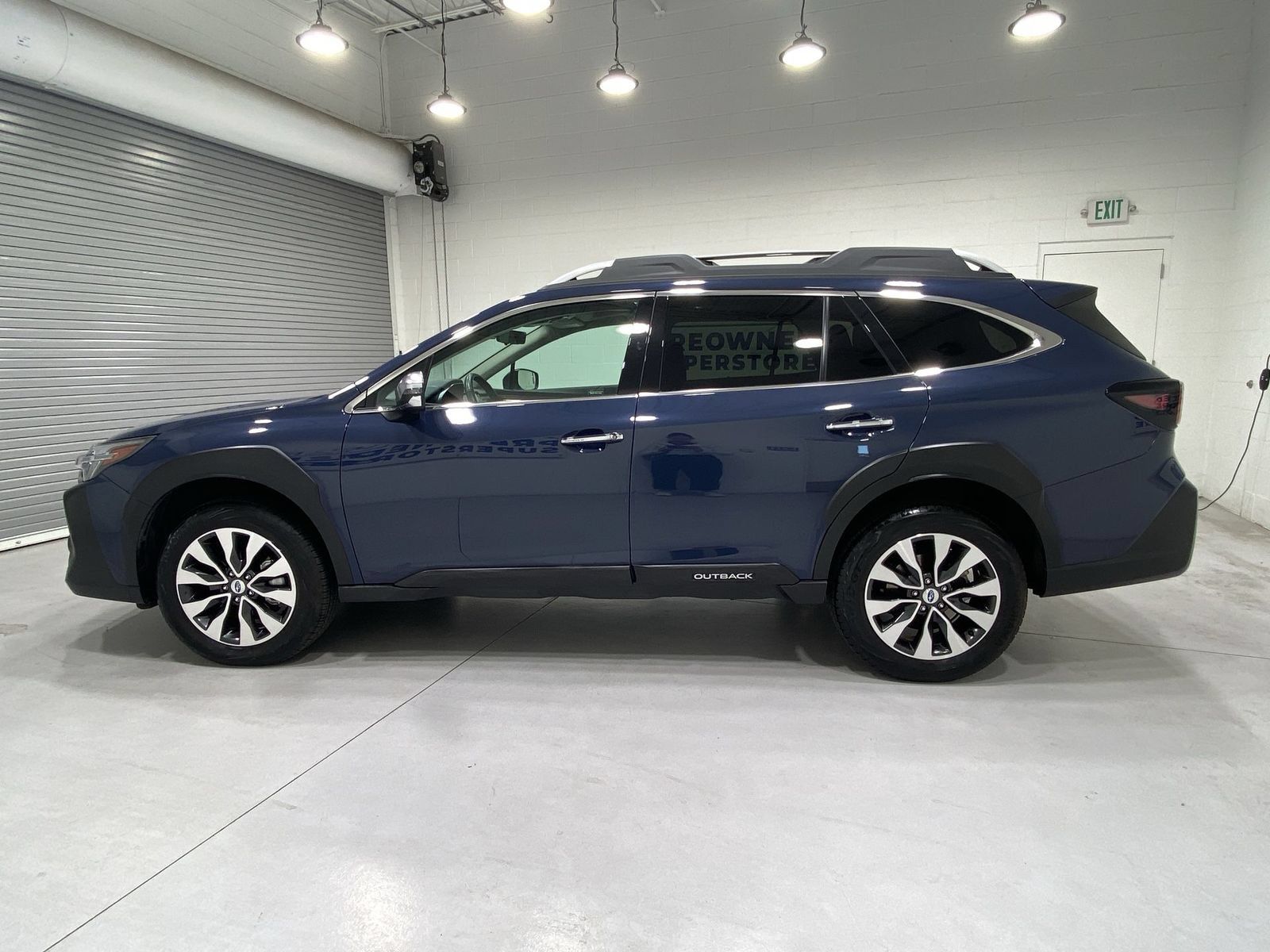 Used 2023 Subaru Outback Touring AWD/4WD image 5