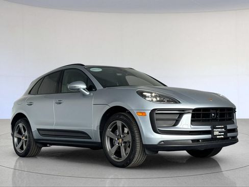 Certified 2025 Porsche Macan AWD/4WD image 10