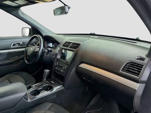 Used 2017 Ford Explorer XLT w/ Equipment Group 201A image 29