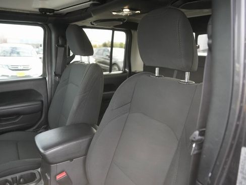 Used 2023 Jeep Gladiator Willys image 10