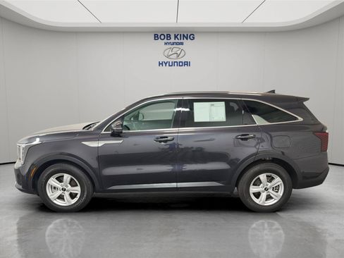 Used 2026 Kia Sorento LX FWD image 2