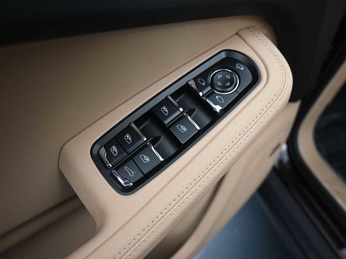 New 2026 Porsche Macan AWD/4WD image 16