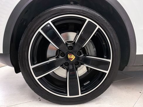 Used 2019 Porsche Cayenne S AWD/4WD image 17
