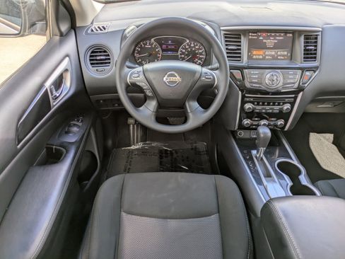 Used 2020 Nissan Pathfinder S image 12