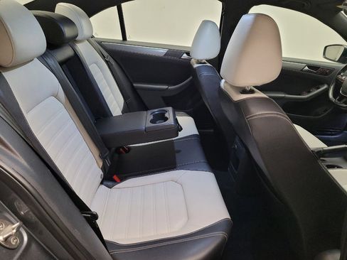 Used 2016 Volkswagen Jetta Sport image 19