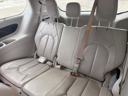 Used 2019 Chrysler Pacifica Limited image 23