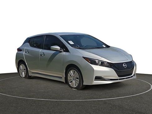 Used 2024 Nissan Leaf S FWD image 8