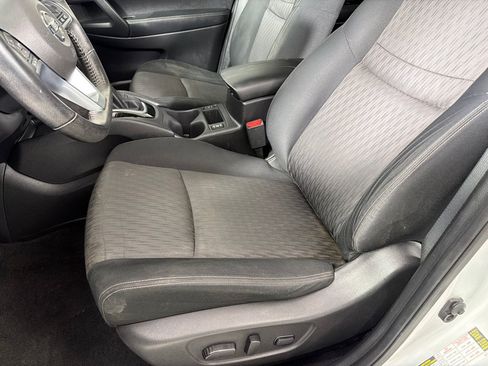 Used 2018 Nissan Rogue SV FWD image 12