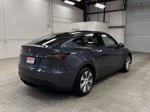 Used 2023 Tesla Model Y Long Range image 19