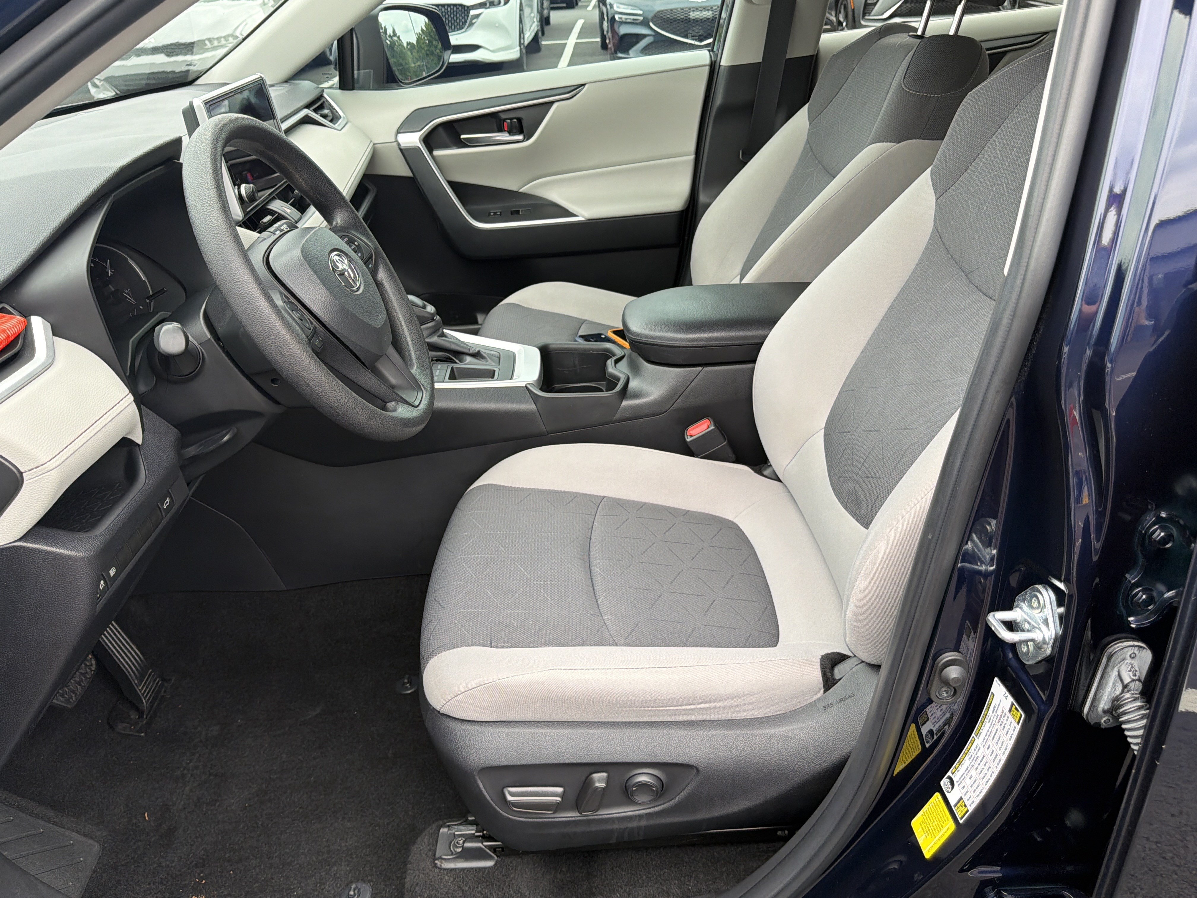 Used 2024 Toyota RAV4 XLE w/ Convenience Package FWD image 9