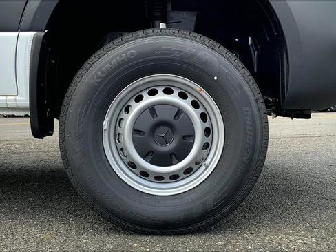 Used 2024 Mercedes-Benz Sprinter 2500 image 39