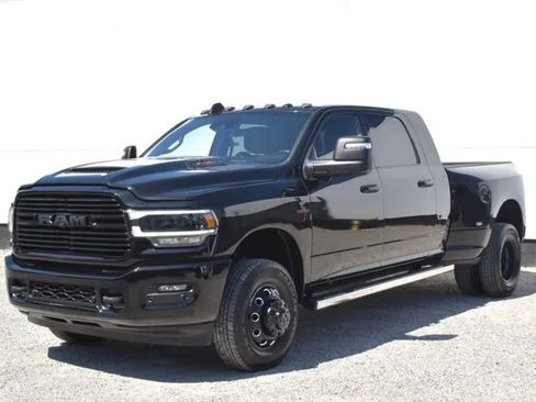 Used 2023 RAM 3500 Laramie AWD/4WD image 8