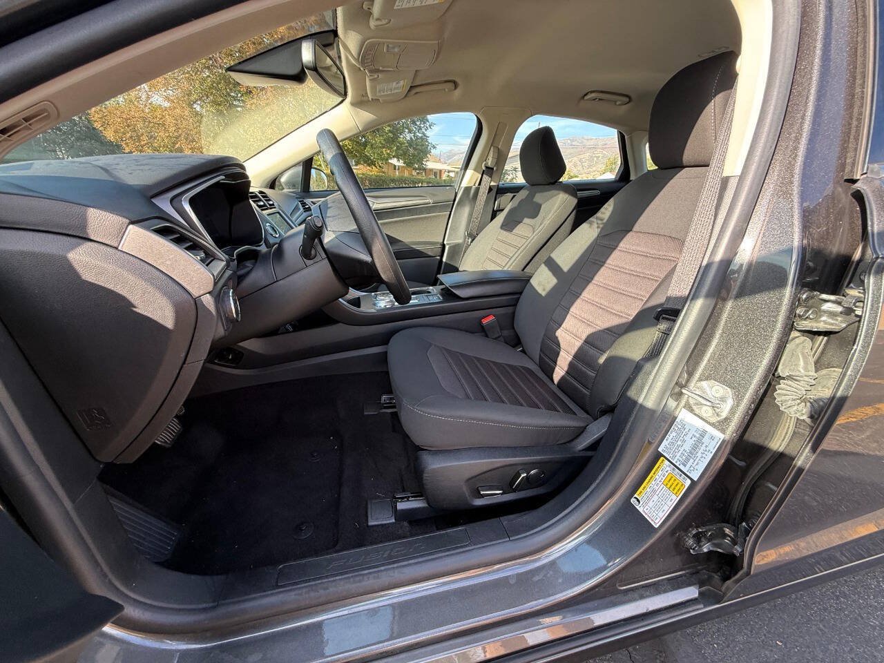 Used 2020 Ford Fusion SE FWD image 10