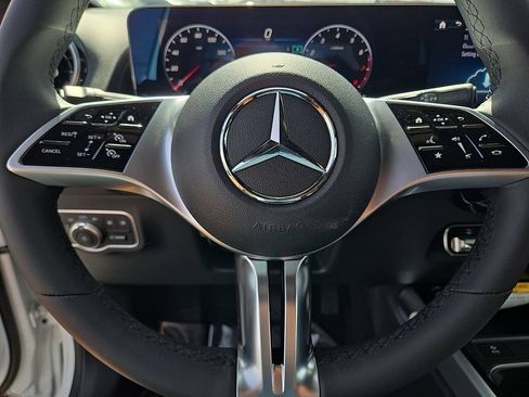 New 2026 Mercedes-Benz GLB 250 image 25
