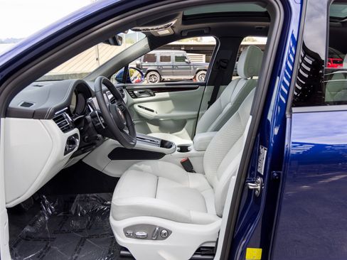 New 2025 Porsche Macan image 28