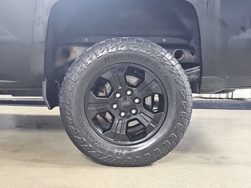 Used 2017 Chevrolet Silverado 1500 LT w/ Midnight Edition AWD/4WD image 37