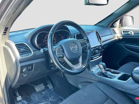 Certified 2019 Jeep Grand Cherokee Laredo w/ 18" Wheel & 8.4" Radio Group image 9