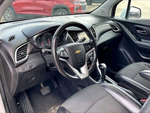 Used 2019 Chevrolet Trax LT w/ LT Convenience Package FWD image 14