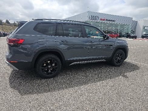 Used 2024 Volkswagen Atlas Peak Edition SEL AWD/4WD image 4