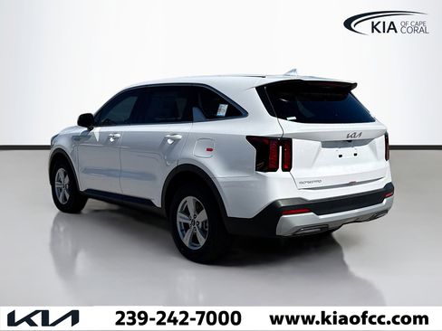 New 2026 Kia Sorento LX FWD image 3