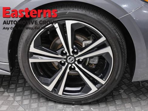 Used 2023 Nissan Sentra SR w/ SR Premium Package FWD image 32
