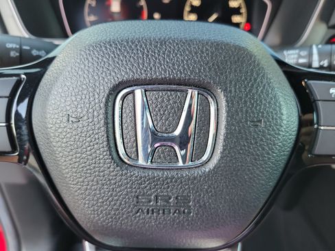 Used 2025 Honda Pilot TrailSport image 21