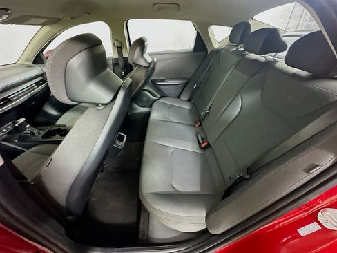 Used 2025 Kia K4 LXS image 27