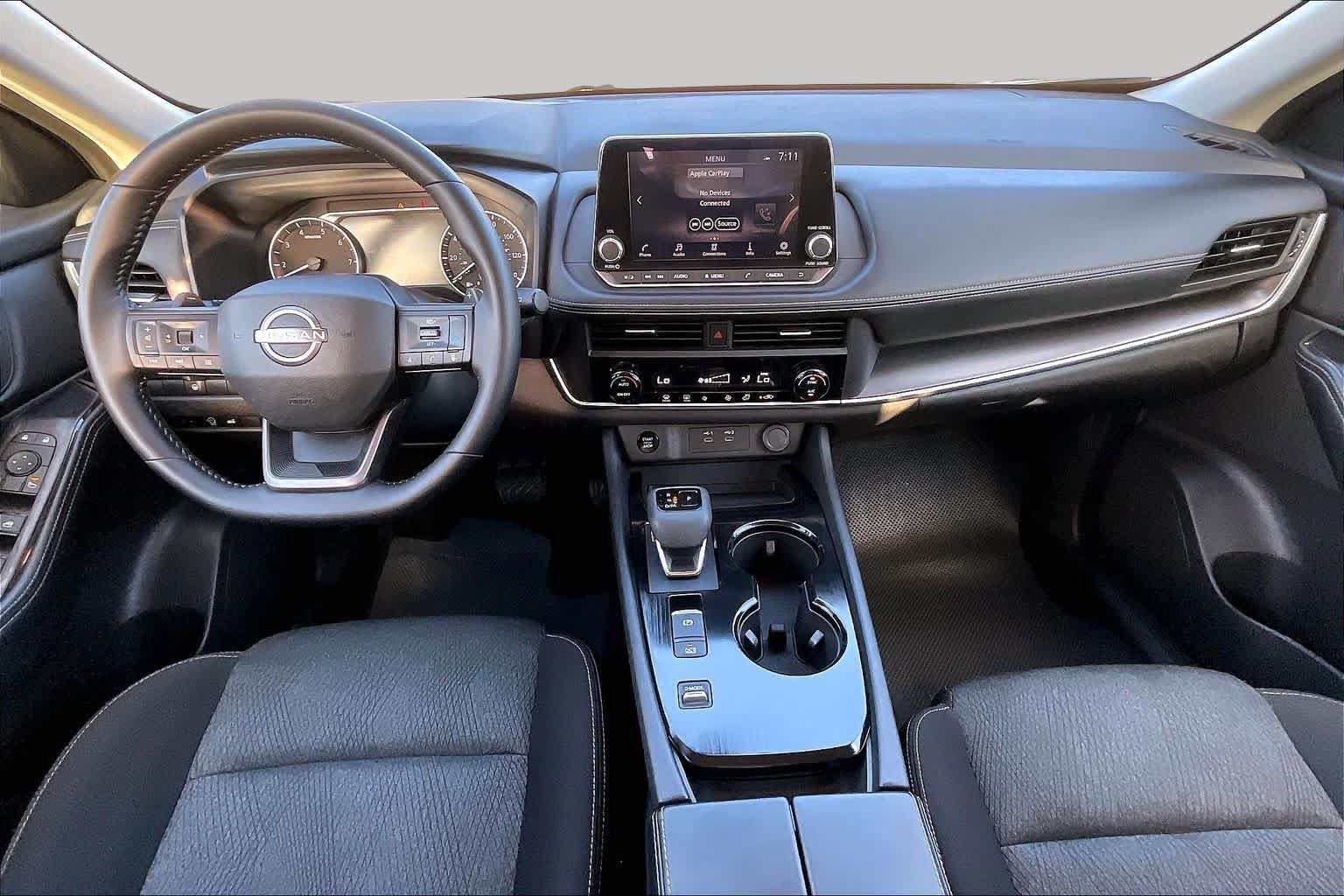 Used 2025 Nissan Rogue SV FWD image 15