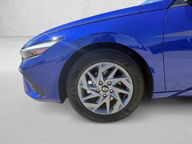 Used 2025 Hyundai Elantra Hybrid FWD image 19