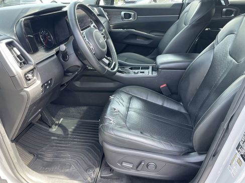 Certified 2022 Kia Sorento EX w/ Panoramic Sunroof Package FWD image 8