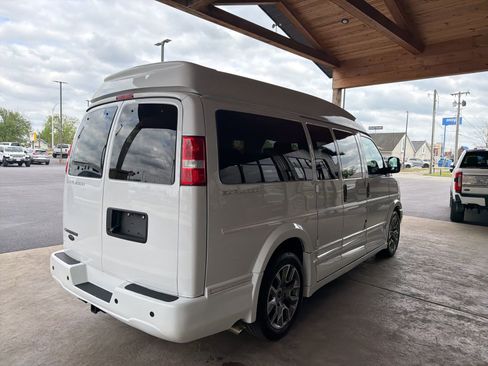Used 2022 Chevrolet Express 2500 w/ Enhanced Convenience Package RWD image 20