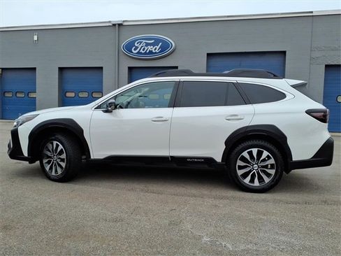 Used 2023 Subaru Outback Limited image 2