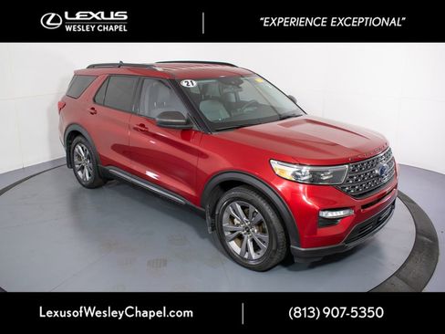 Used 2021 Ford Explorer XLT w/ Equipment Group 202A RWD image 2