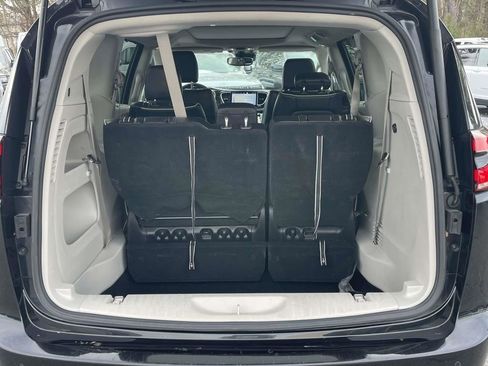 Certified 2023 Chrysler Pacifica Limited image 39