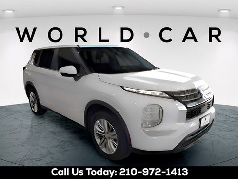 Used 2024 Mitsubishi Outlander ES image 1