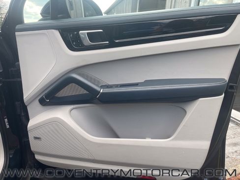 Used 2019 Porsche Cayenne S image 30